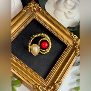 Awesome vintage 80s Pearl And Red Cabochon Gold Brooch